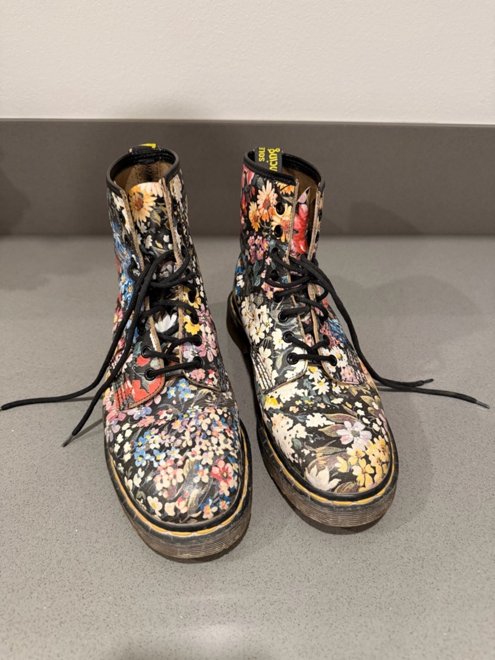 Floral Lace-Up Women's Combat Boots - Black Multi